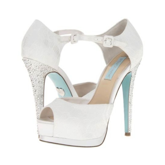 Betsey Johnson Blue Veil Ivory Lace Embellished Heel Sz 10 - Picture 1 of 10
